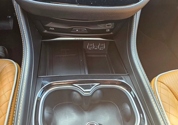 Chrysler Pacifica cena 352887 przebieg: 107, rok produkcji 2023 z Biecz małe 667